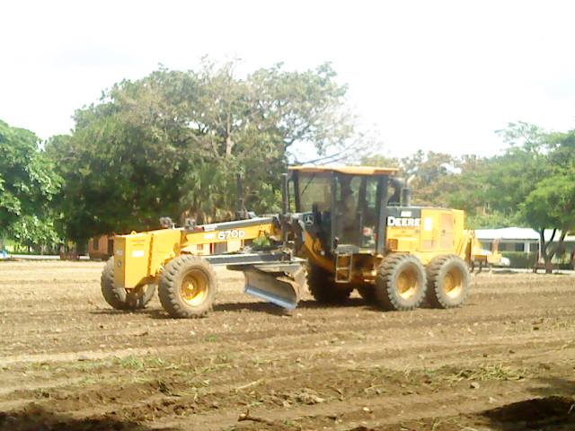 Municipalidad de Santa Cruz realiza arreglo de caminos en el distrito Diria.