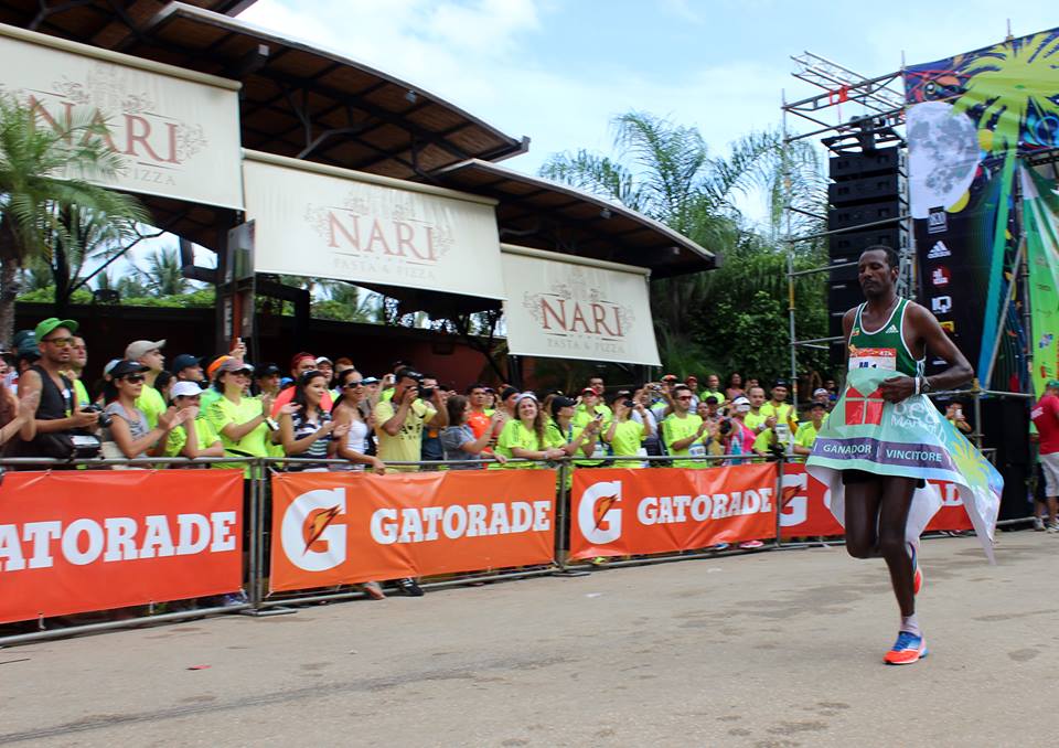 Con un tiempo de 02:33:31, etíope Fidaku Lemma se llevó la victoria en el maratón de Tamarindo
